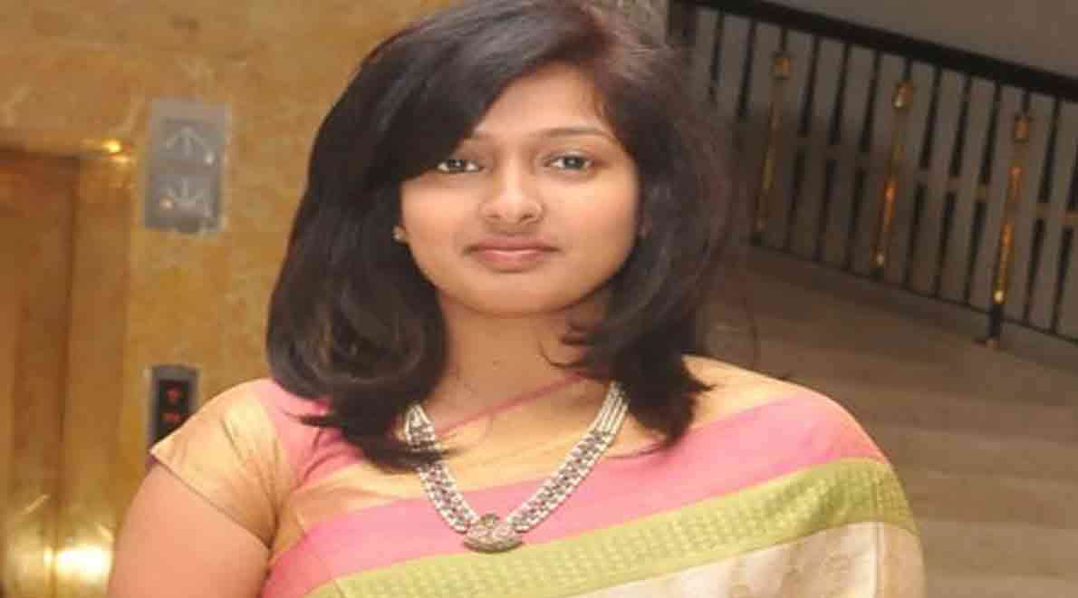 bigg boss contestant gayathri raghuram said to kamal haasan that she is hindu but not terrorist
