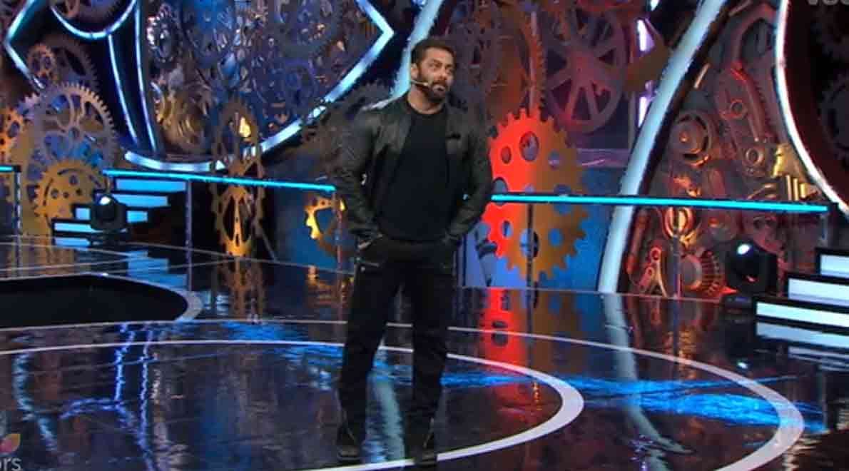 bigg boss 11 salman said some funny words for aakash dadlani during waxing task