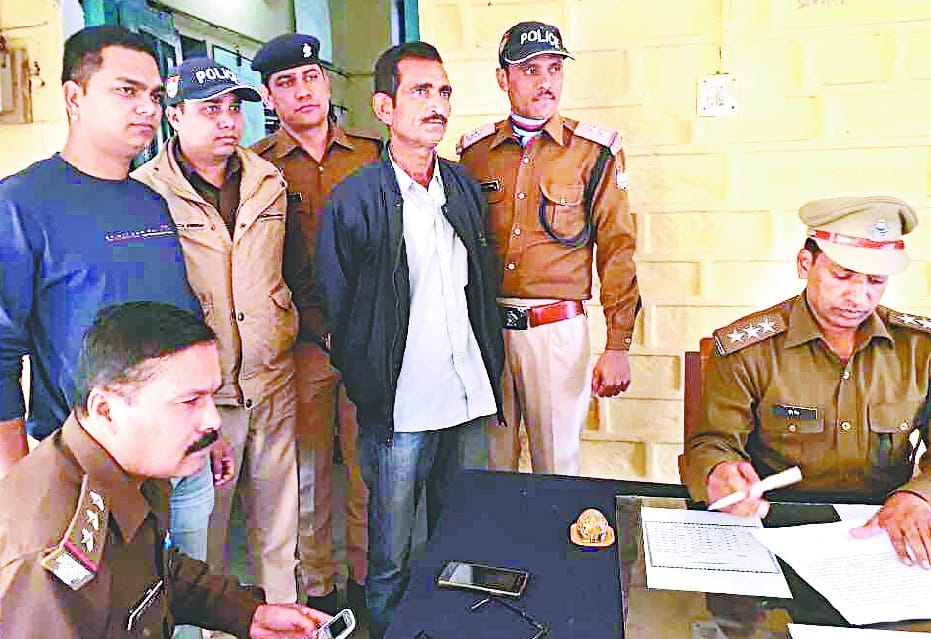 Arrested from Haldwani with 35,000 flyers from the counter