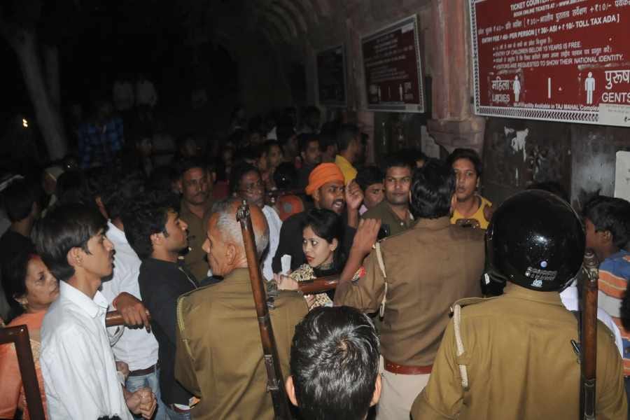 tourist anger over not visiting taj mahal