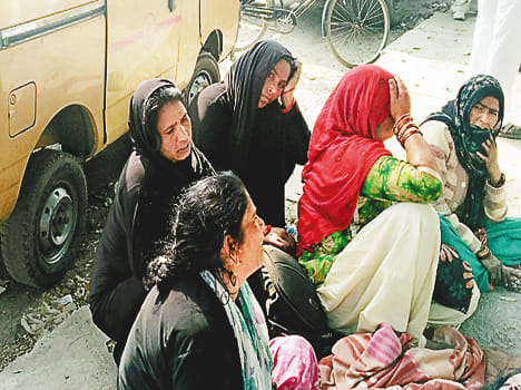 the pragnent lady died in dout condition, men accuder fior death 