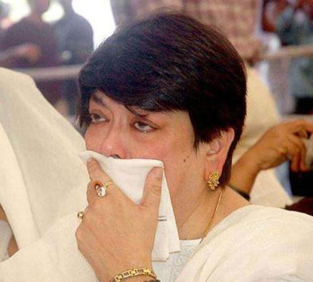 Kalpana Lajmi Rushed To Hospital For Kidney Failure Aamir Khan and Rohit Shetty Pay Bills