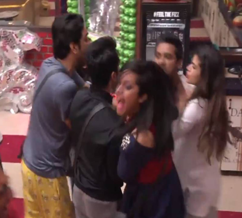 Priyank Sharma says that Akash Dadlani discussed Benafsha Soonawalla unhygiene