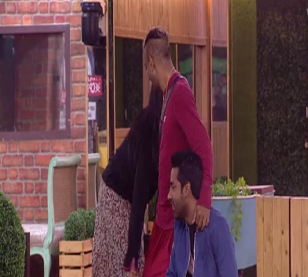 bigg boss contestant hina khan and hiten tejwani goes jail for broke the rule in bigg boss house