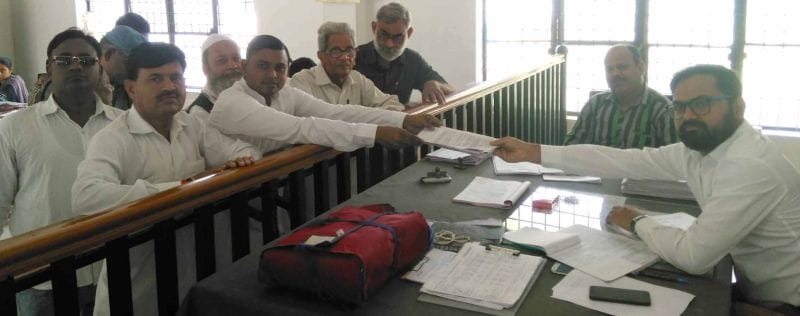 अलीगंज में नामांकन को दिनभर लगी रही कतारें