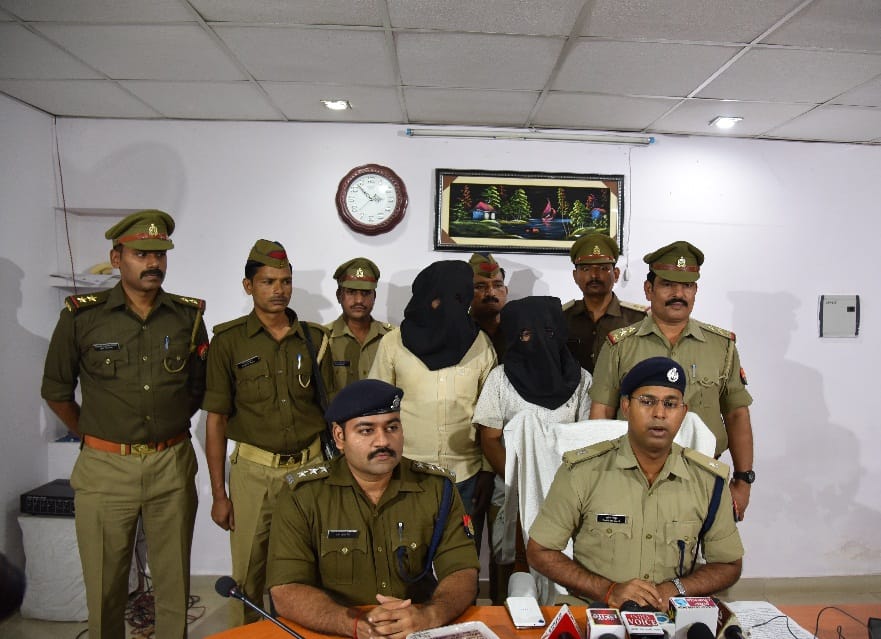 झाड़फूंक कर गहने उड़ाने वाले दो जालसाज गिरफ्तार