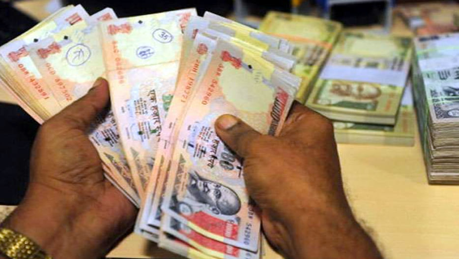 opposition versus government tussle on demonetisation anniversary
