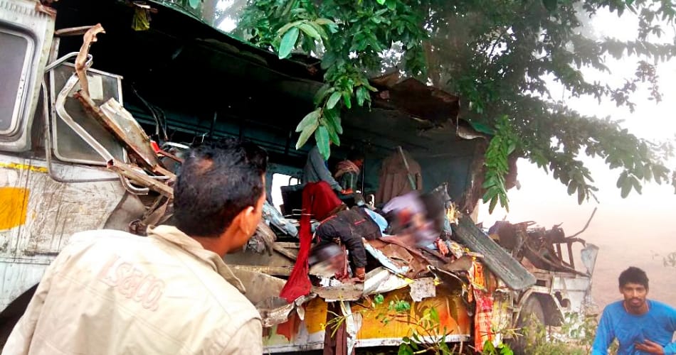 Bus collides with truck due to smog, five dead