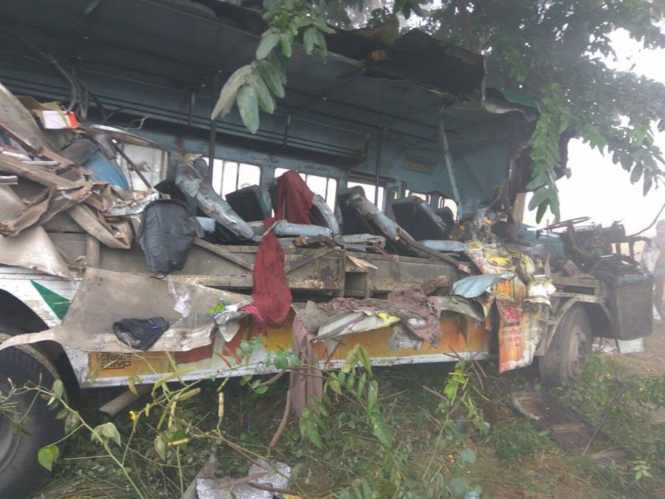 Bus collides with truck due to smog, five dead