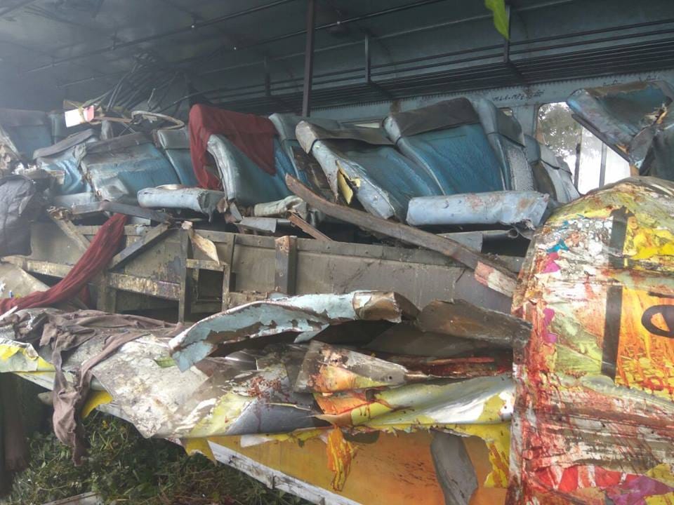 Bus collides with truck due to smog, five dead