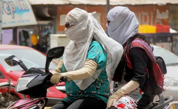girls facing BS4 Vehicles light on problem
