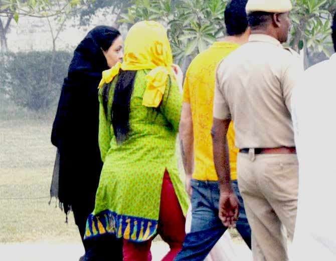 honeypreet brother sister came to meet her in central jail ambala