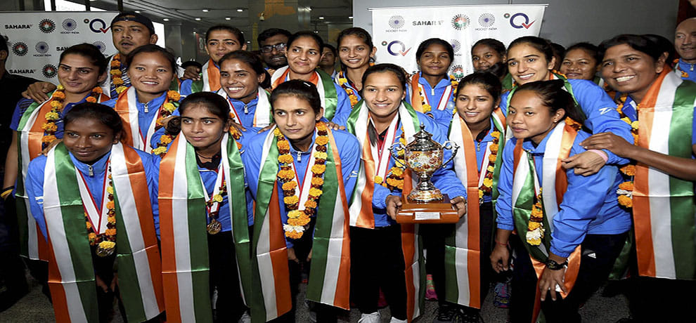 Indian women's hockey team returned home got heroes' welcome at airport 