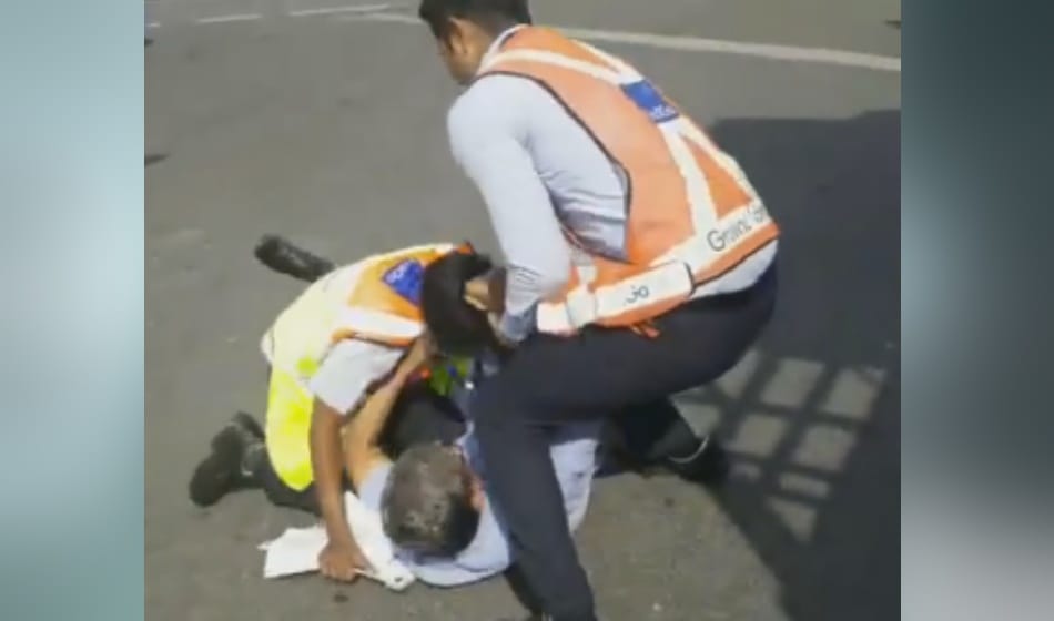 watch video of indigo staff manhandling a passenger