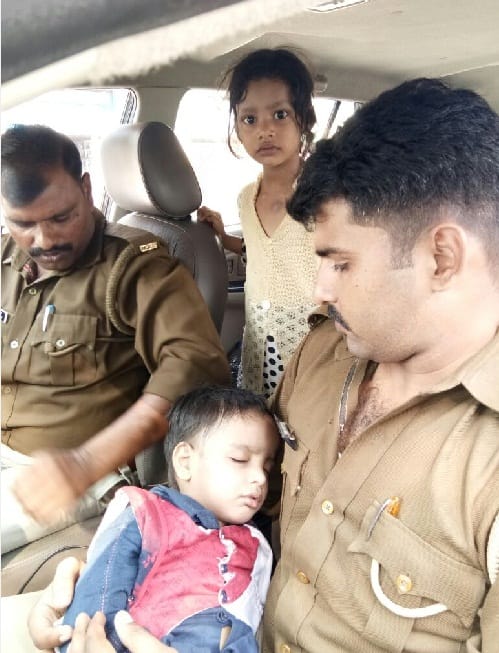 मासूमों को घरवालों के हवाले किया