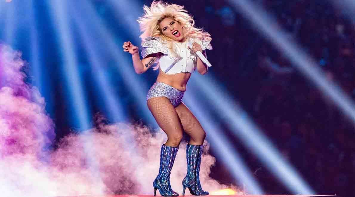 lady gaga revealing dress in 59 grammy awards