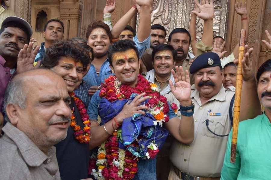 sonu nigam reached in vrindavan