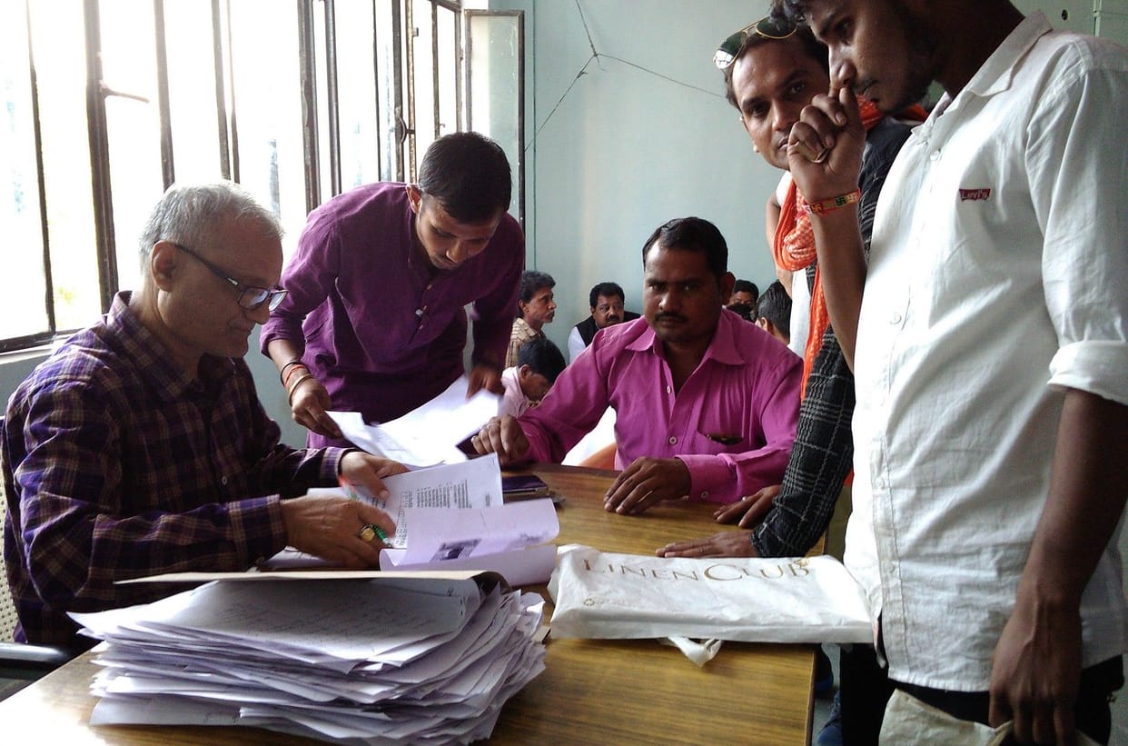 आदर्श आचार संहिता का पालन कराएं आरओ : जिला निर्वाचन अधिकारी