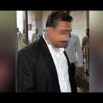 गुरुग्राम प्रदुम्न केस में सीबीआई द्वारा गिरफ्तार किए 11वी कक्षा के छात्र के पिता कोर्ट में जाते हुए