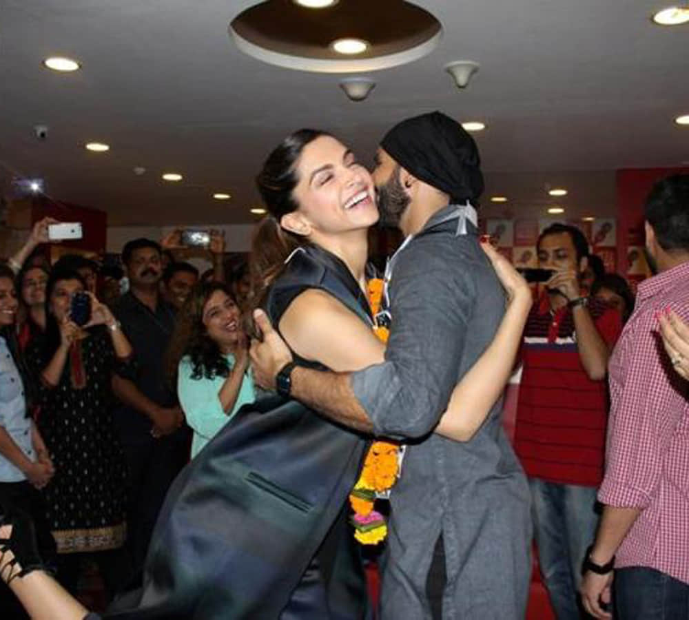 Deepika Padukone & Ranveer Singh INTIMATE DANCE Left The Guests Blushing
