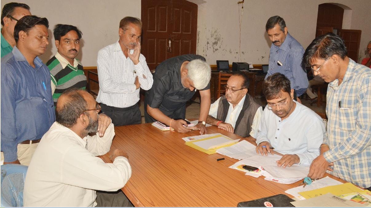 अध्यक्ष और सदस्य पद दो-दो नामांकन खारिज