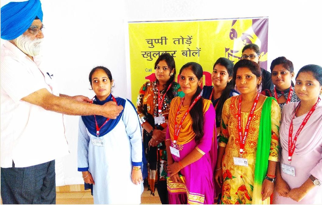 अब छेड़छाड़ व उत्पीडन करने वालों से निपटेगीं पुष्प की छात्राएं