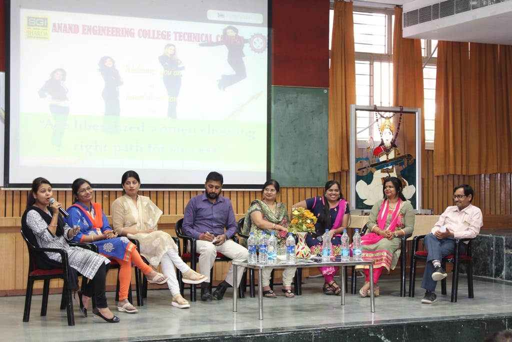SGEI: Discussion on women empowerment organized at Anand college agra