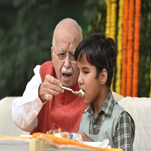 L K Advani celebrated his birthday with blind students PM modi wishes him on twitter