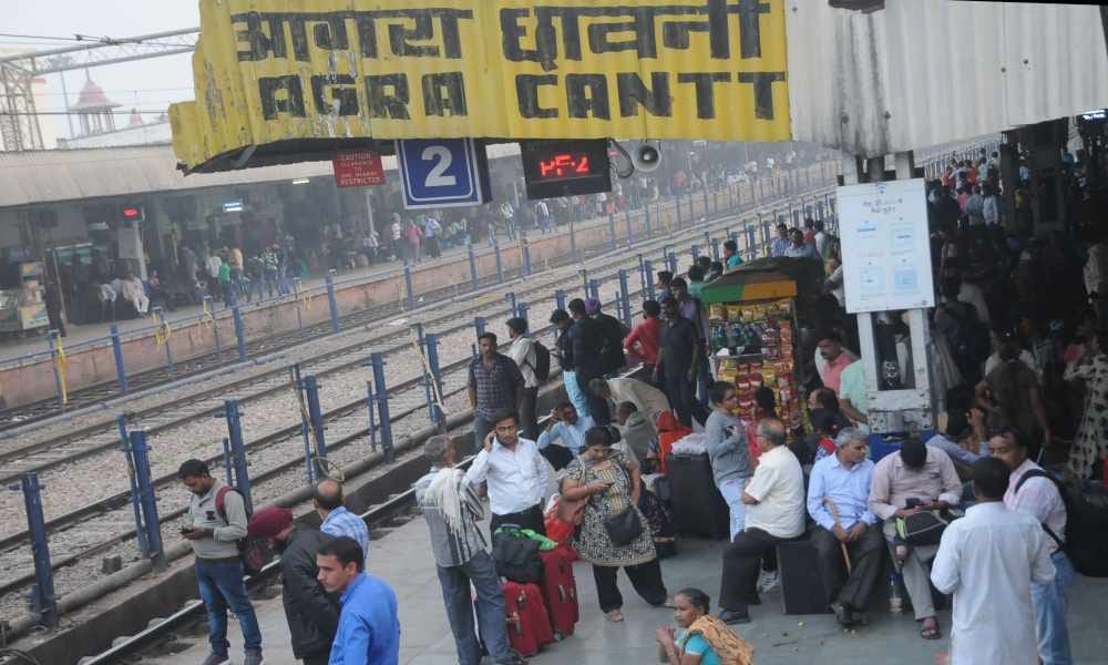 speed of trains has stopped due to fog in Agra division