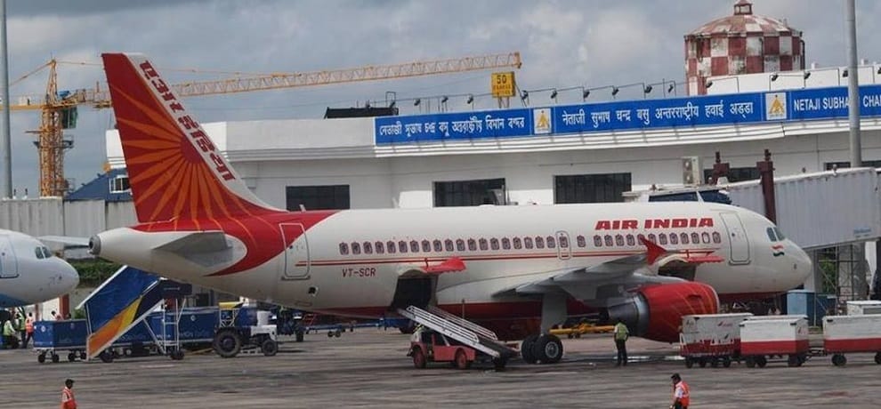 at Kolkata airport Delhi-Kolkata GoAir flight G8 127 makes emergency landing 