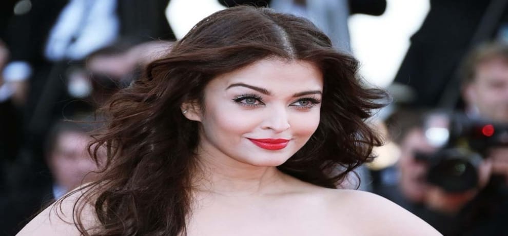 Aishwarya Rai Bachchan picture comes out along with Abhishek Bachchan and Karan Johar
