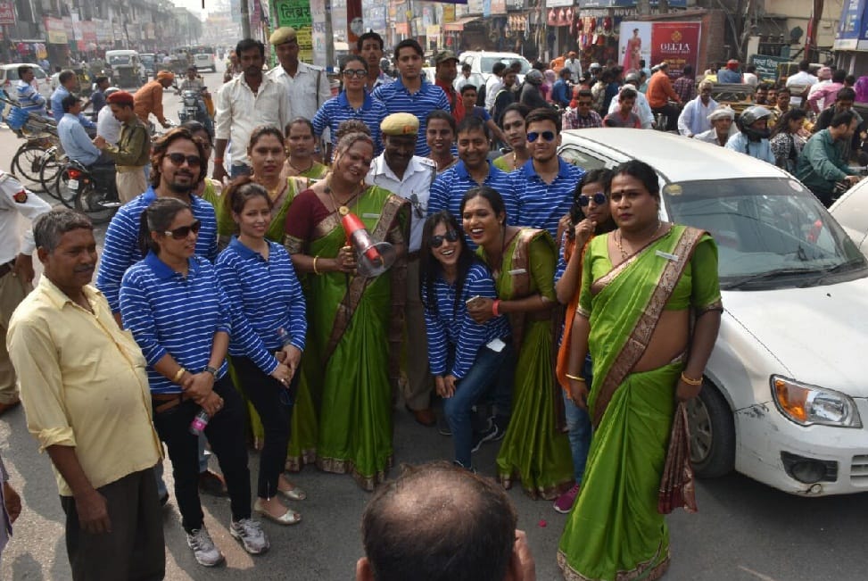 किन्नरों ने दिए यातायात नियम पालन के संदेश