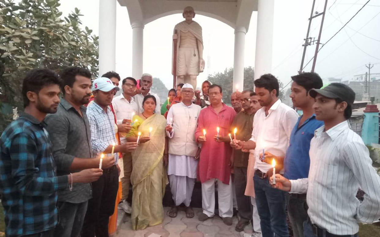 Congress raised the candle march, celebrated black day.