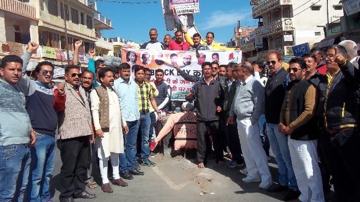 Congress worker landed in a road blockade