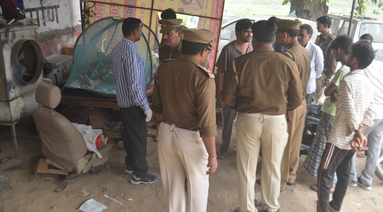 guard of a garage killed in Lucknow.