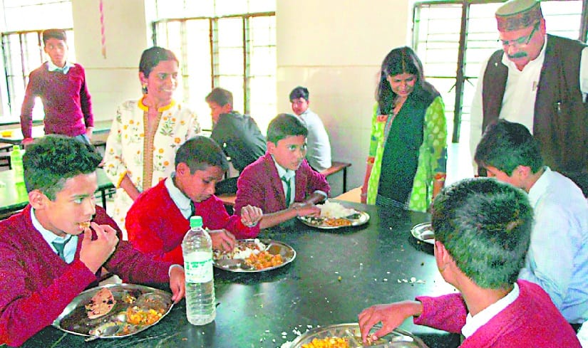 dm ordered to provide navoday vidyalaya with broadband 