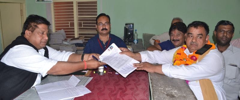 भाजपा से बागी हुए दावेदारों ने उड़ाई आचार संहिता की धज्जियां