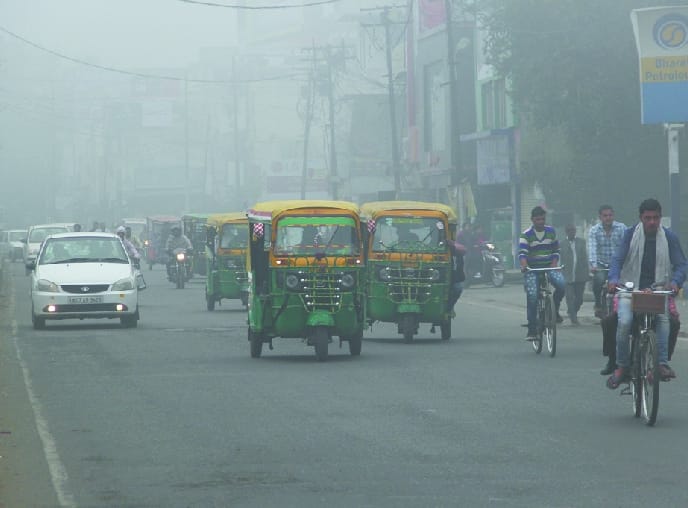 Dense fog increases the trouble, many trains come late