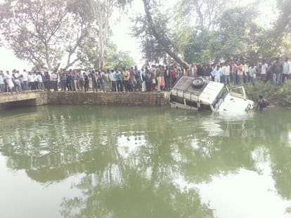 school bus down in the canal in mirzapur