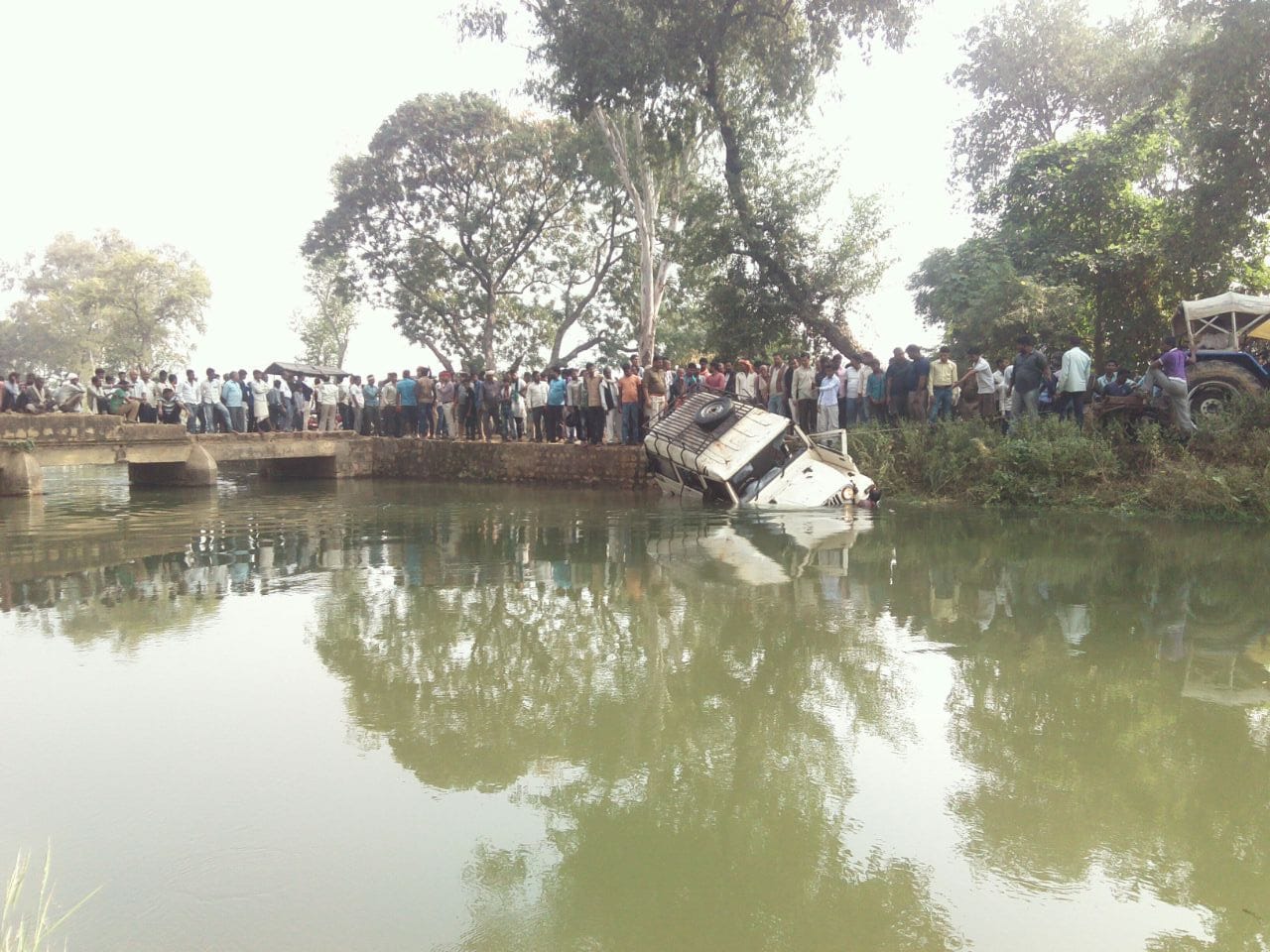 mirzapur school van turn down into canal