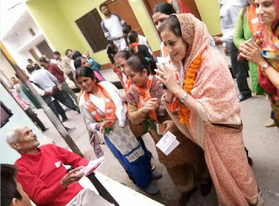 11.44 करोड़ रुपये संपति की स्वामिनी हैं नीलिमा