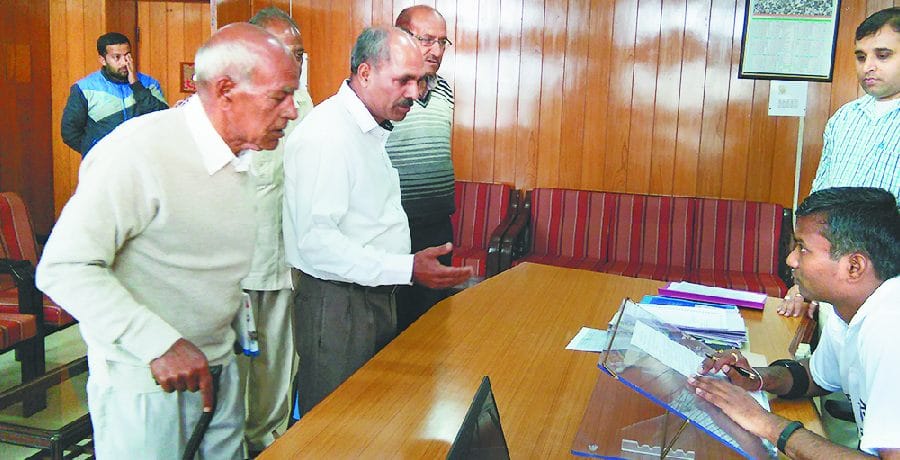 मतदान केंद्र को पांच किलोमीटर बाहर शिफ्ट करने का विरोध