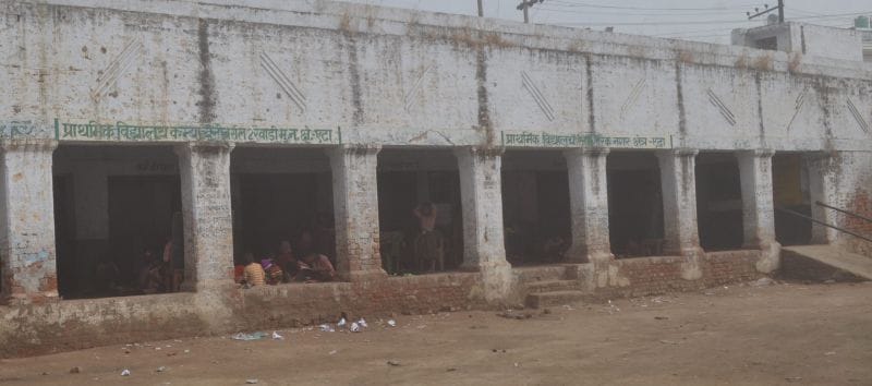 न बिजली न पानी, मतदान केंद्रों की कहानी