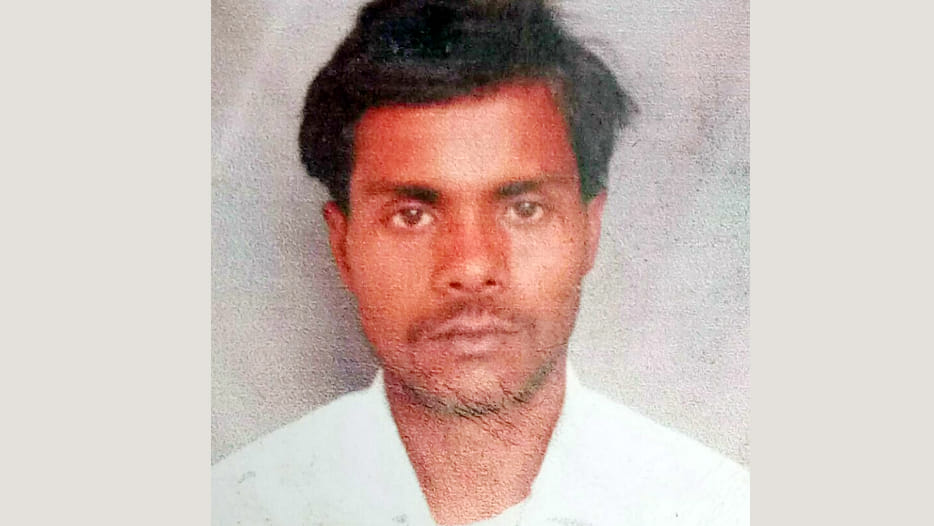 In front of the wife, the youth was cut off with axe