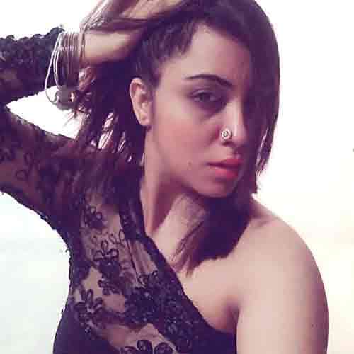 BIGG BOSS 11 ARSHI KHAN SAID CHARACTERLESS TO HER GRANFATHER