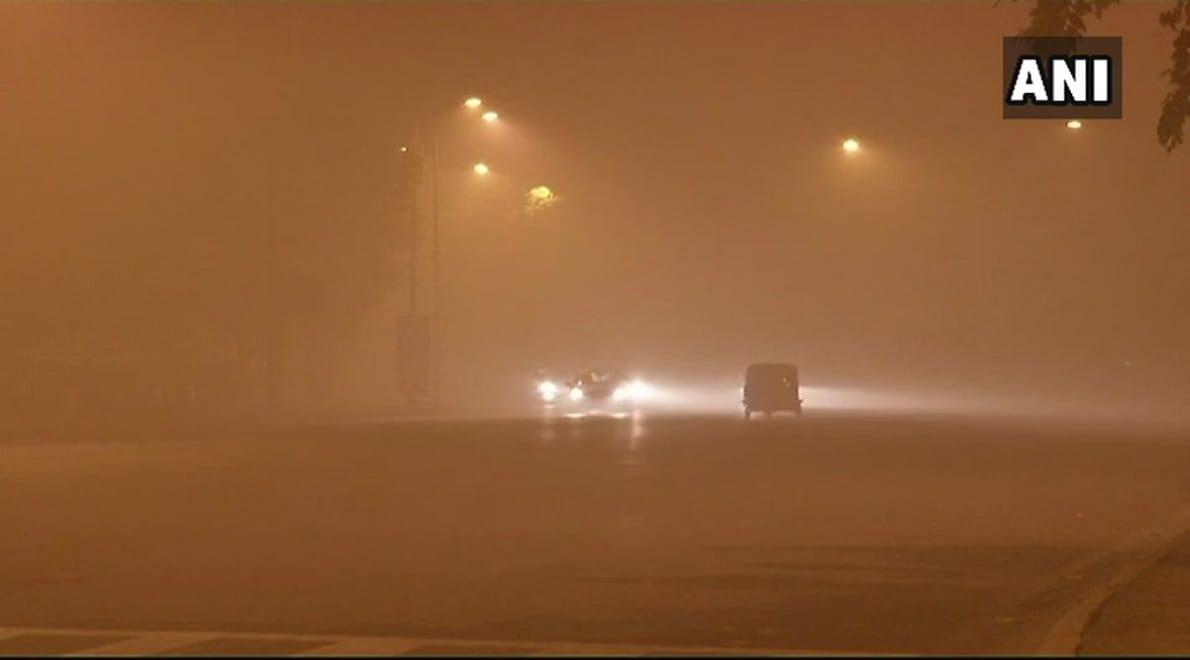  air pollution in delhi-ncr hit severe levels, primary school closed