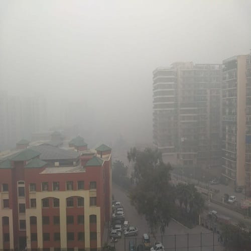  air pollution in delhi-ncr hit severe levels, primary school closed