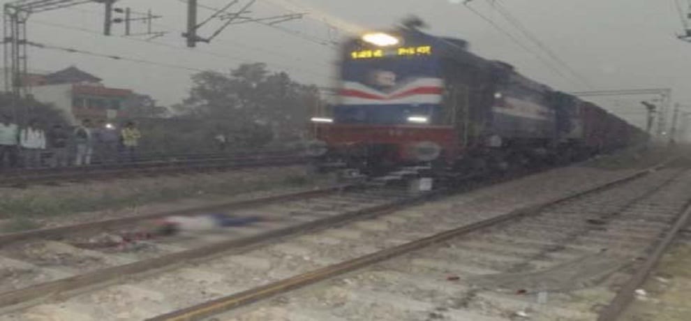 a girl find dead in Moradabad-Delhi railway line