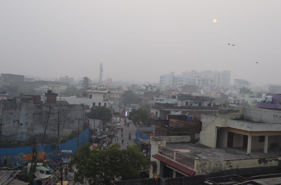 वातावरण में छाया धुंध, सिहरन बढ़ी