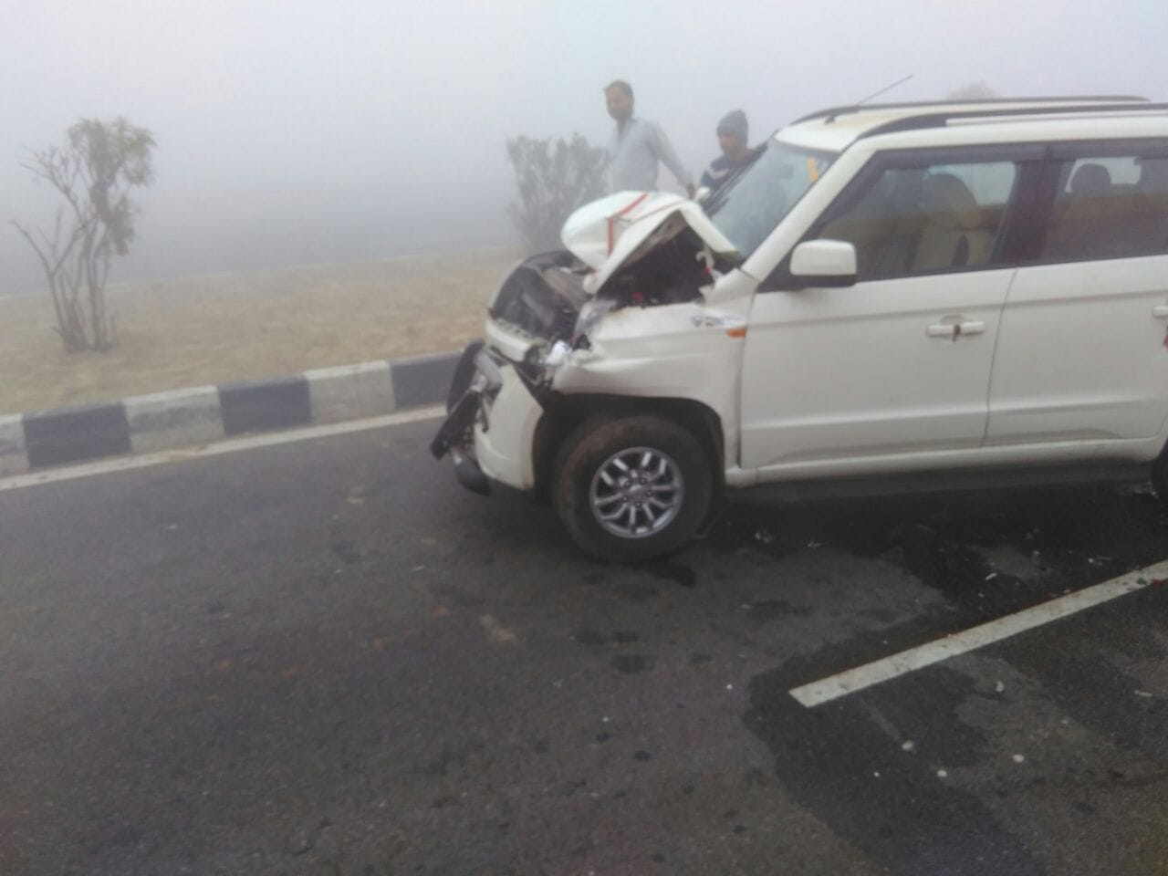 yamuna expressway Accident: vehicle collide due to fog in mathura